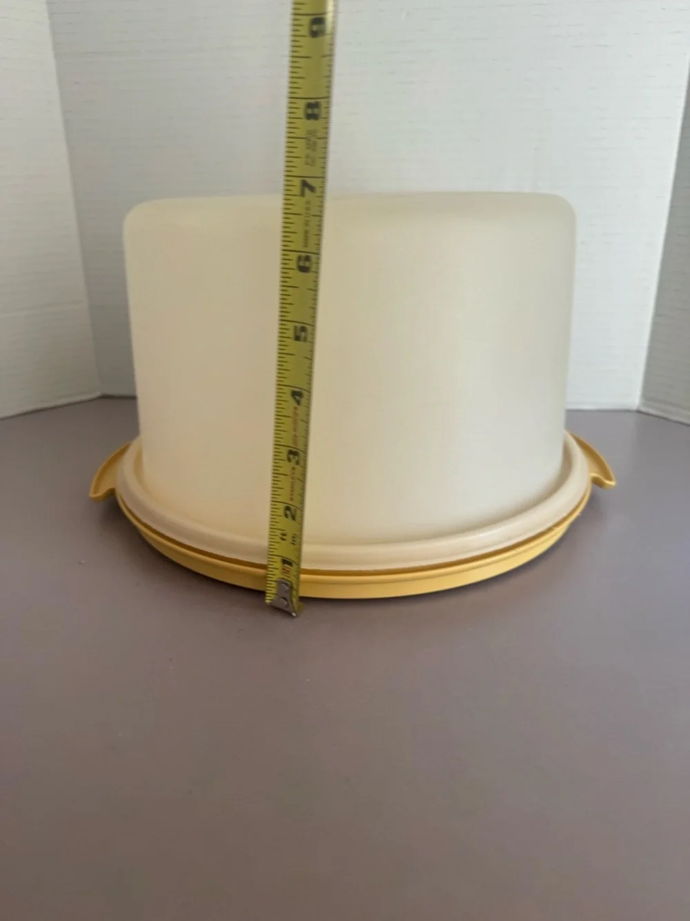 Tupperware cake carrier